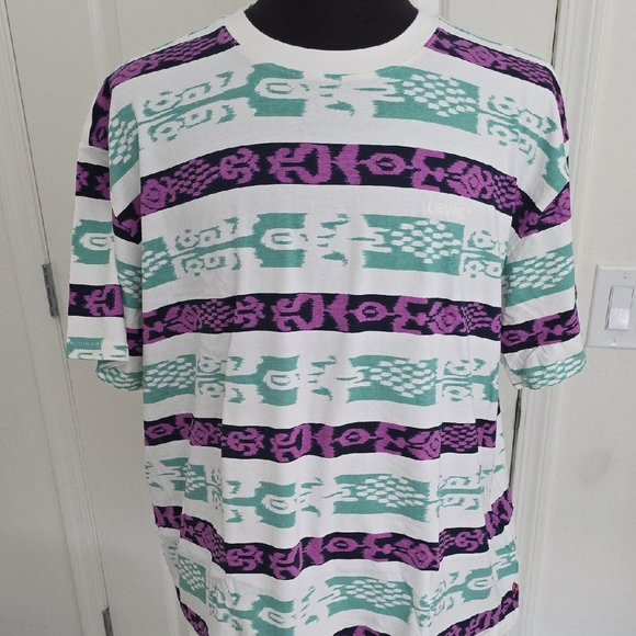Levi's Men's Purple and Teal Patterned T-Shirt - Picture 1 of 3